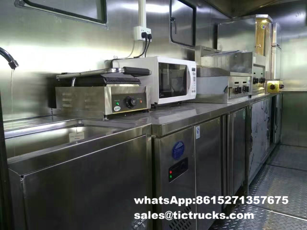 food van -067-food-cooking-Vehicle.jpg