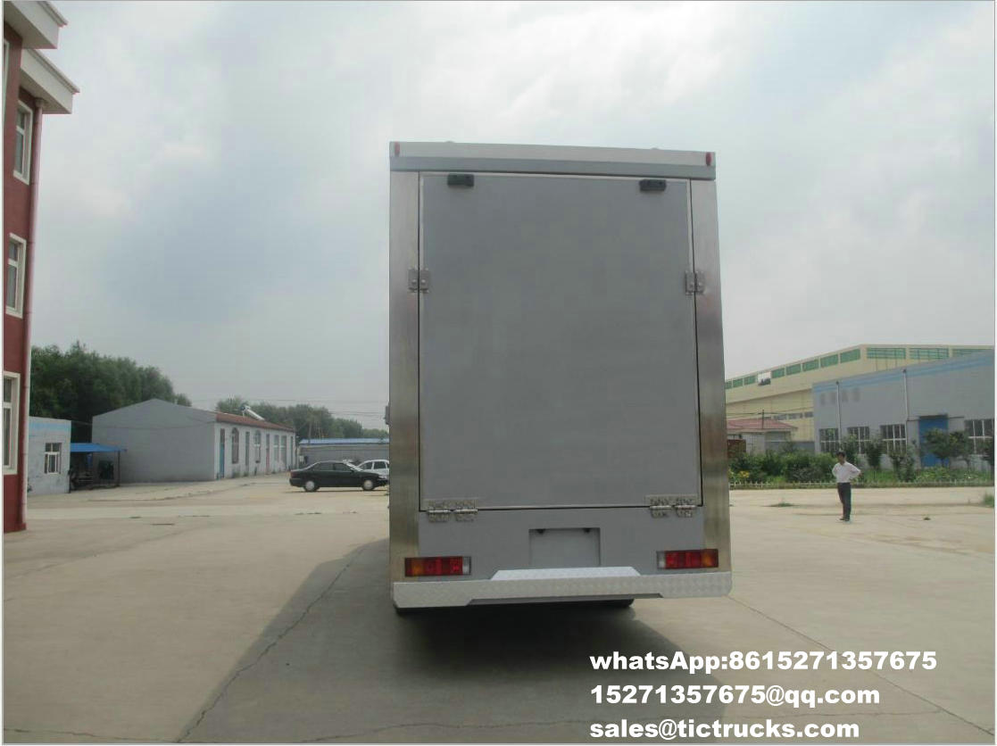 HINO-700-truck 6_1.jpg