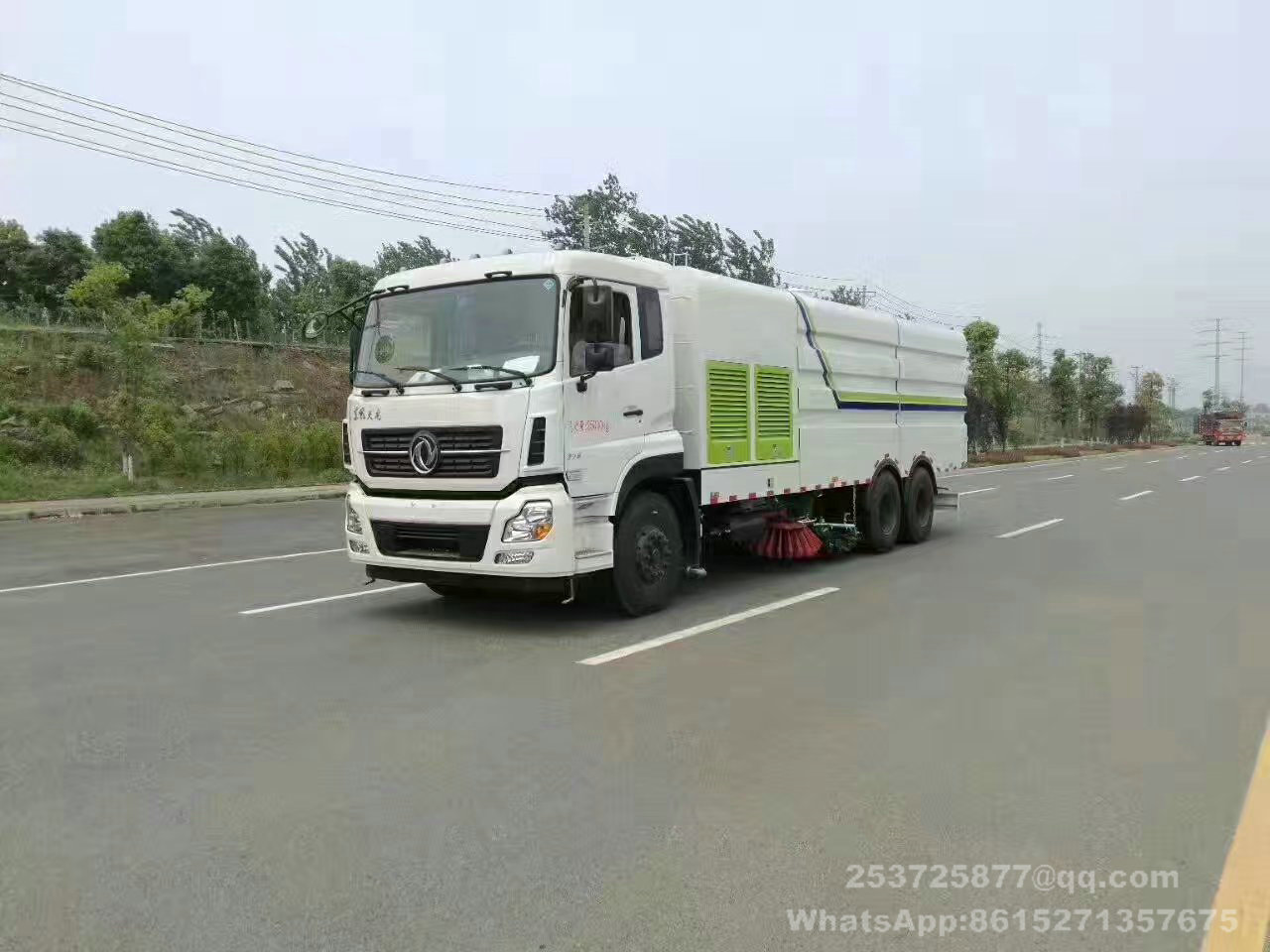 dongfeng road sweeper-15800liter_1.jpg