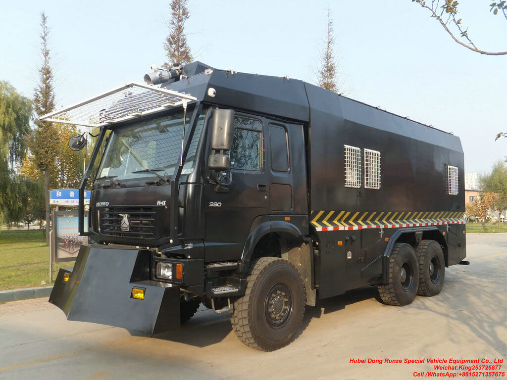 HOWO AWD Off Road 6X6 Anti-riot Police Water Cannon Truck Customizing 