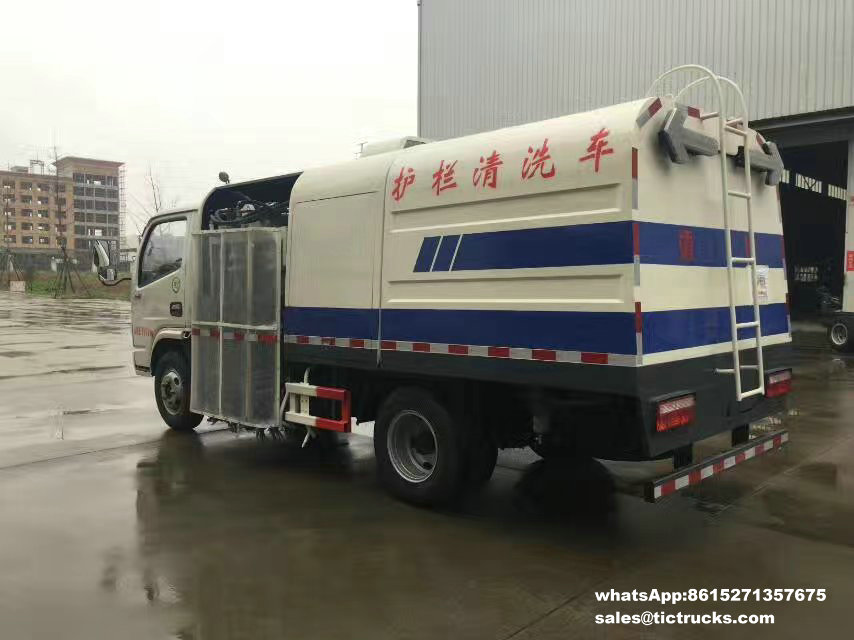 road sweeper-032-water-cleaning_1.jpg