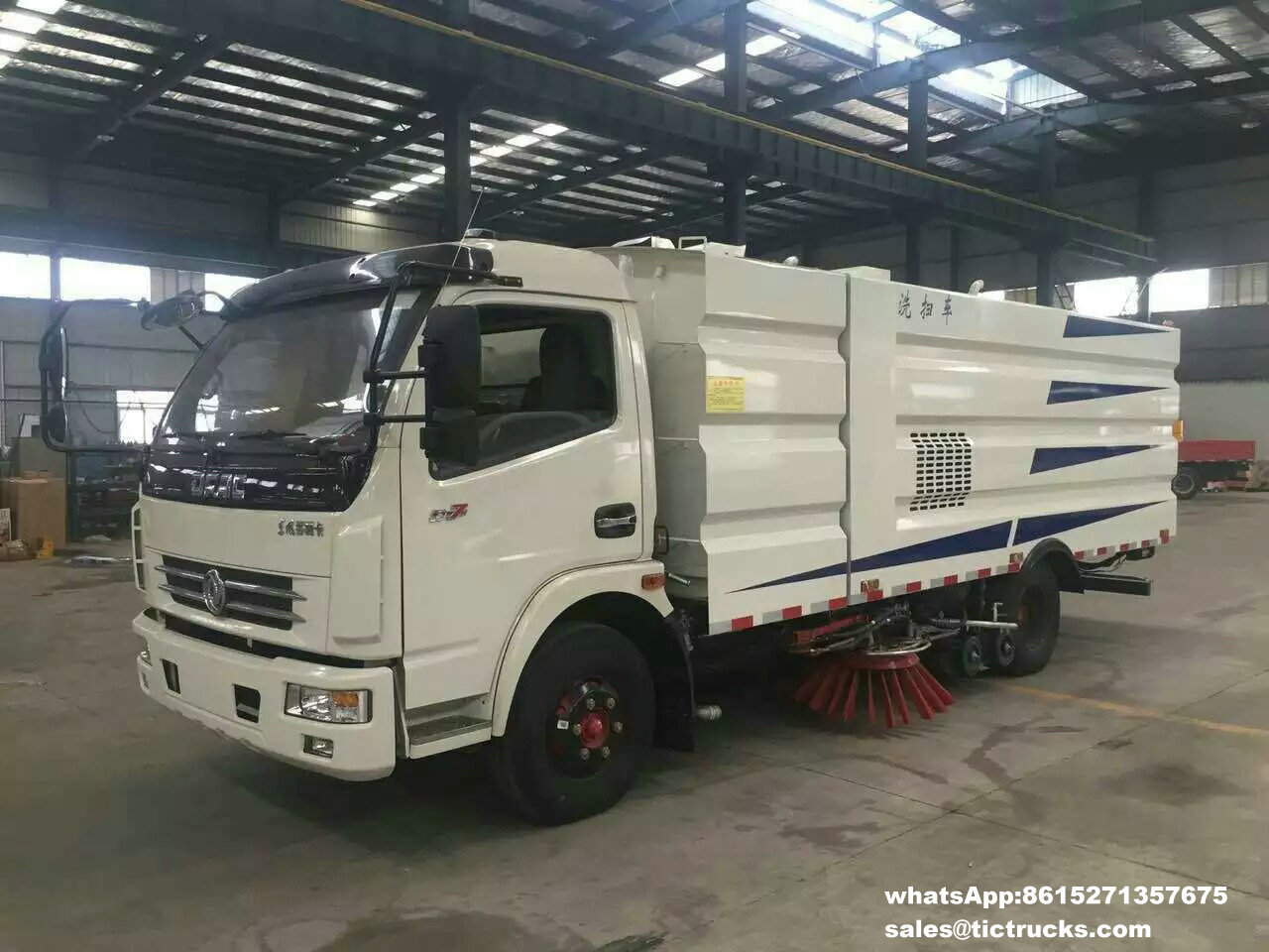  Yuchai 140HP road Sweeping Truck Dust 4500L&1000L Water