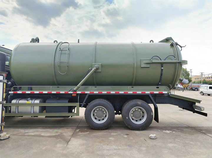 HOWO Vacuum Sucker Truck (9)
