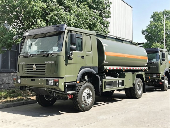 HOWO 4x4 Fuel truck Refueling Bowser (16)