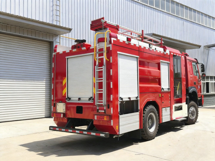 HOWO 4&times;4 AWD Fire Fighting Trucks 5000L Water 2000L Foam (14)