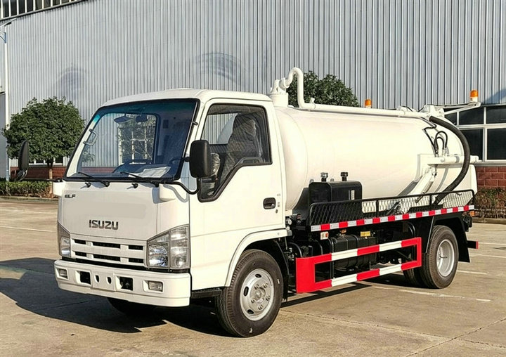 ISUZU mini sewage vacuum tank truck (7)
