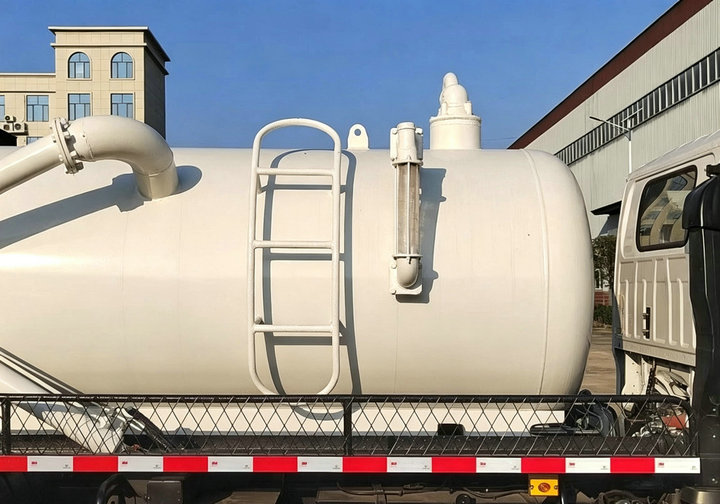 ISUZU mini sewage vacuum tank truck (11)