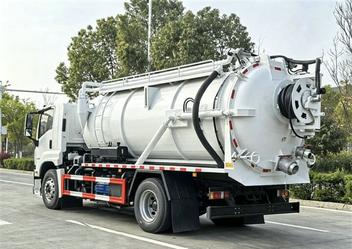 Isuzu Combination Sewer Vaccum Jetter Truck Flushing Cleaning 6000L Sewage+4000L Clean Water (6) Isuzu Combination Sewer Vaccum Jetter Truck Flushing Cleaning 6000L Sewage+4000L Clean Water (6)
