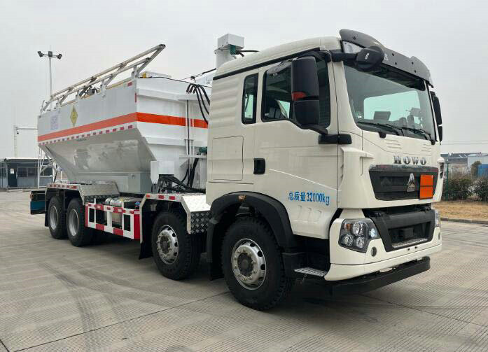 On-site Mixed Explosives ANFO Truck (3)