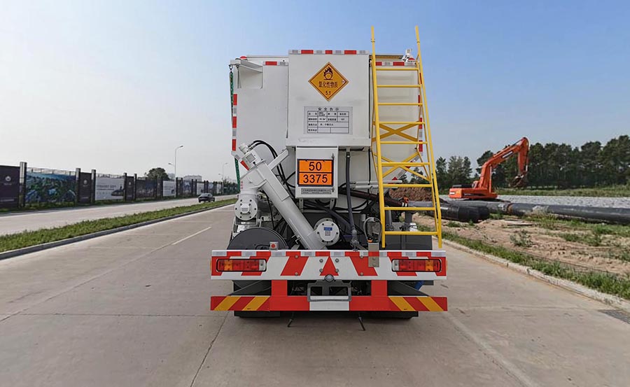 ANFO emulsion Explosive Delivery Truck for Onsite Mixing and Loading (20)