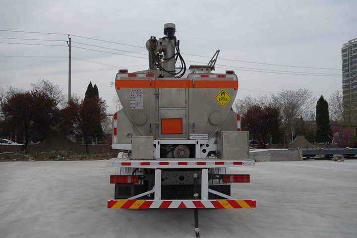 ANFO emulsion Explosive Delivery Truck for Onsite Mixing and Loading (35)