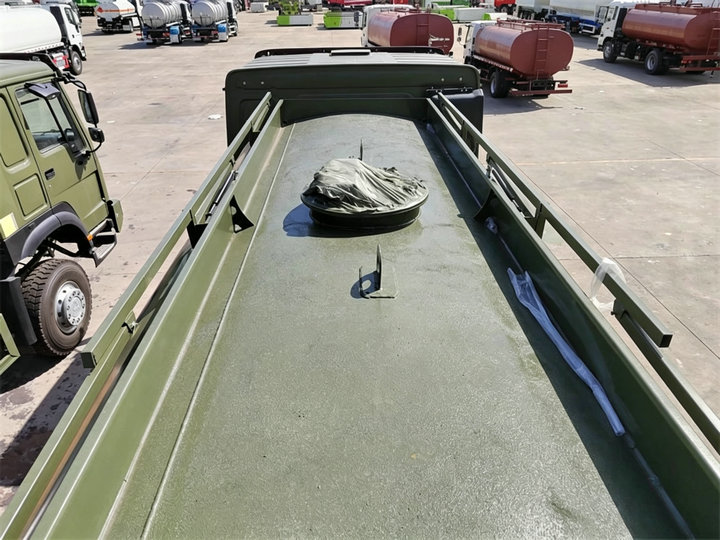 HOWO 4x4 Fuel truck Refueling Bowser (6)