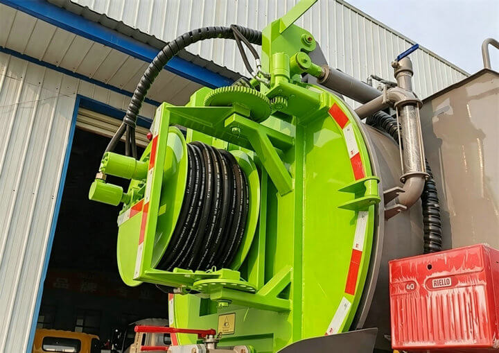 ISUZU FTR Combined Sewer Jetting and Vacuum Truck 8000L Sewage+4000L Clean Water (14) ISUZU FTR Combined Sewer Jetting and Vacuum Truck 8000L Sewage+4000L Clean Water (14)