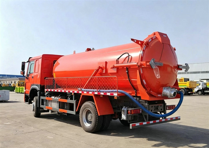 HOWO 10T Vacuum Suction Septic Tanker Truck (6)