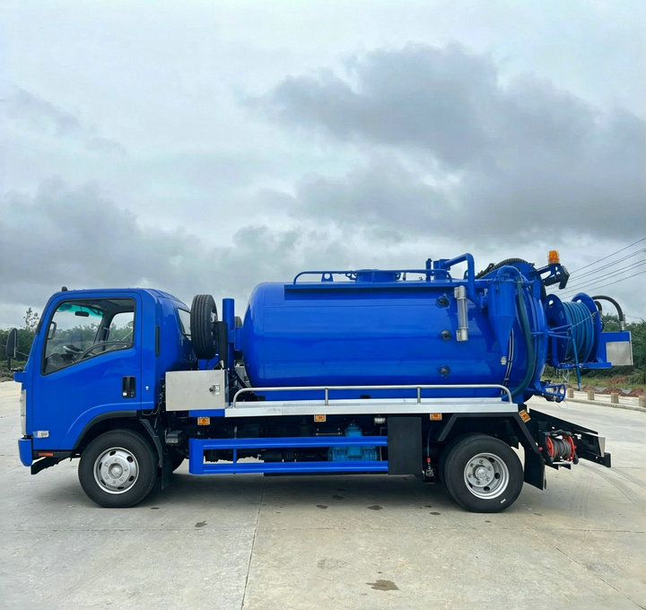 ISUZU Combination Jetting Vacuum Tanker Truck (10) ISUZU Combination Jetting Vacuum Tanker Truck (10)