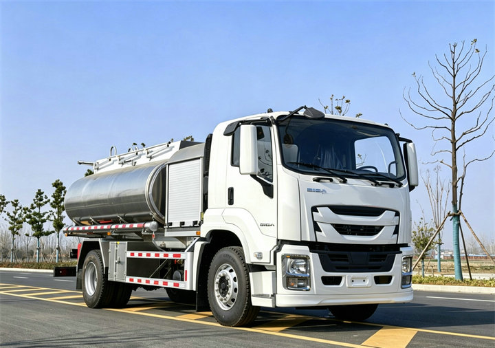 Isuzu 10000L Aviation Refueler Truck (10)