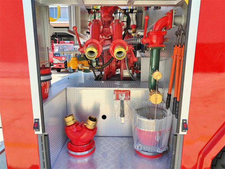 4500L fire engine Isuzu truck (26) 4500L fire engine Isuzu truck (26)