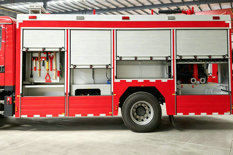 HOWO SITRAK Emergency Lighting Rescue Fire Truck 4500L water + 1600L foam (5)