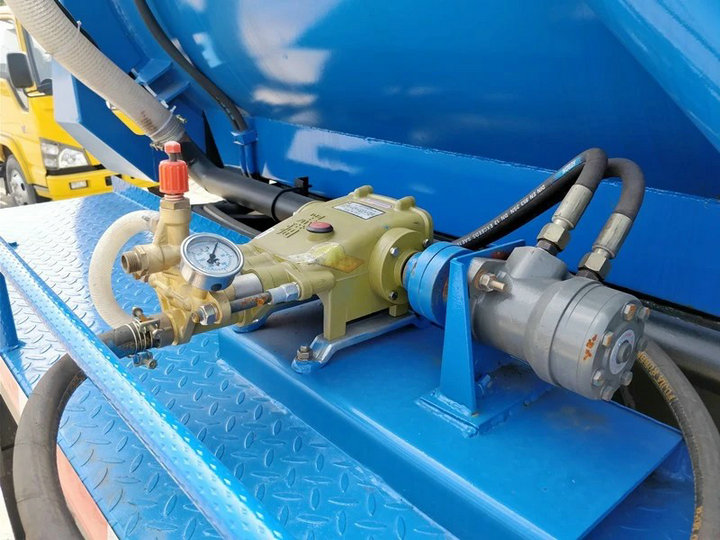 FAW Sewer Vacuum Sewage Suction Truck 8KL (12)