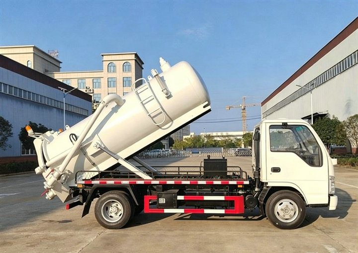 ISUZU mini sewage vacuum tank truck (5)
