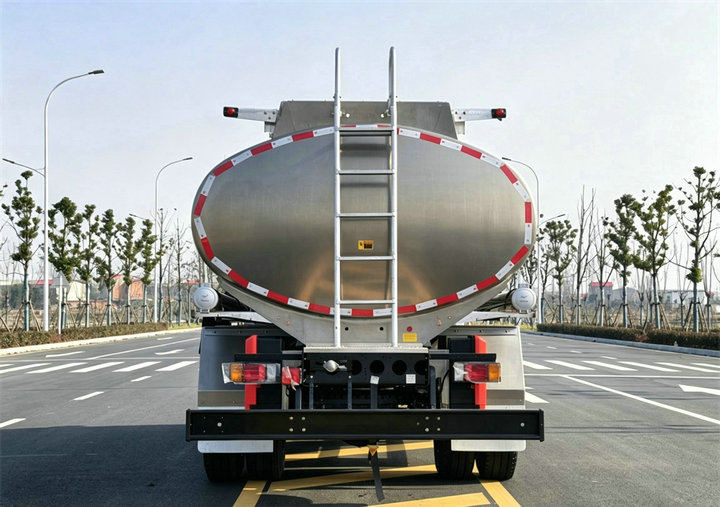 Isuzu 10000L Aviation Refueler Truck (5)