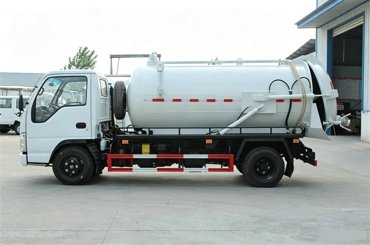 Isuzu NKR Vacuum Suction Truck 3KL Cesspit Tank Truck (14)