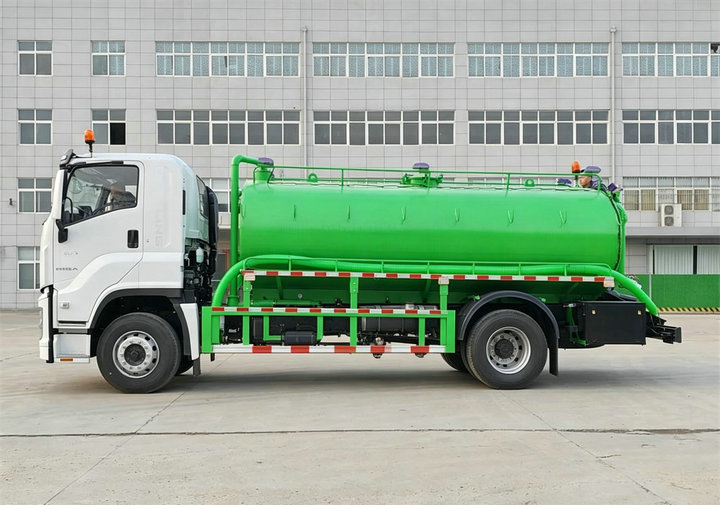 ISUZU FVR Septic Vacuum Truck (4)