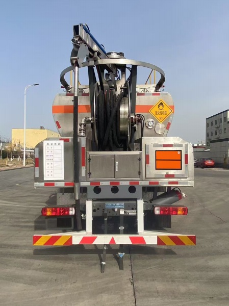 HOWO 14 Ton Heavy ANFO Bulk On-site Mixed Explosives Emulsion Bulk Trucks (2)