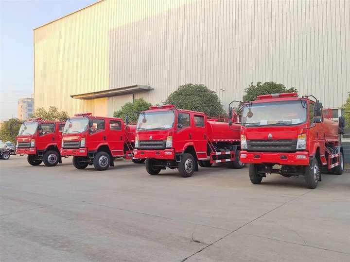 HOWO 4x4 Tanker Fire Truck (16)