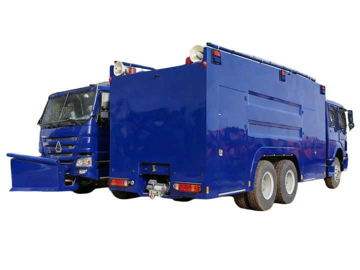 HOWO Anti Riot Water Cannon Vehicle 12000 Water +400 L Foam+ 100L Pepper Water