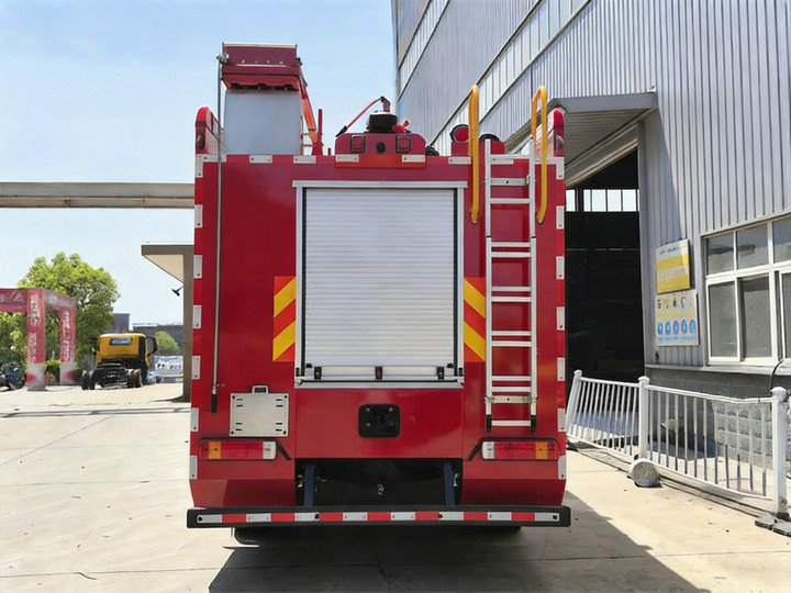HOWO 4&times;4 AWD Fire Fighting Trucks 5000L Water 2000L Foam (12)