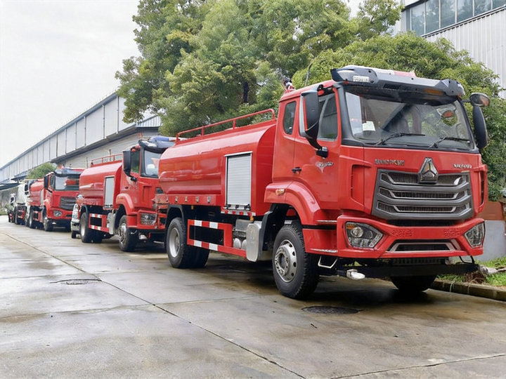01_Trucks_Row_Front