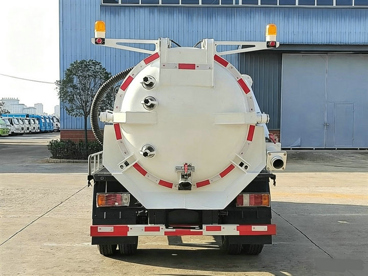 ISUZU mini sewage vacuum tank truck (6)