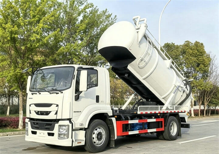 Isuzu Combination Sewer Vaccum Jetter Truck Flushing Cleaning 6000L Sewage+4000L Clean Water (11)