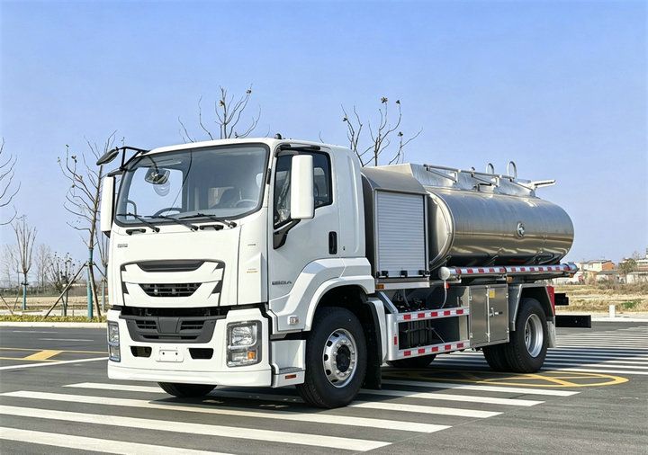 Isuzu 10000L Aviation Refueler Truck (8)