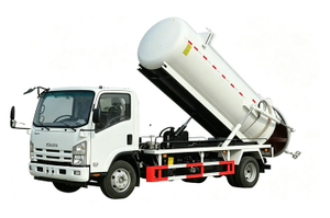 700P 8KL Isuzu Suction Sewage Cesspit Tank Truck 