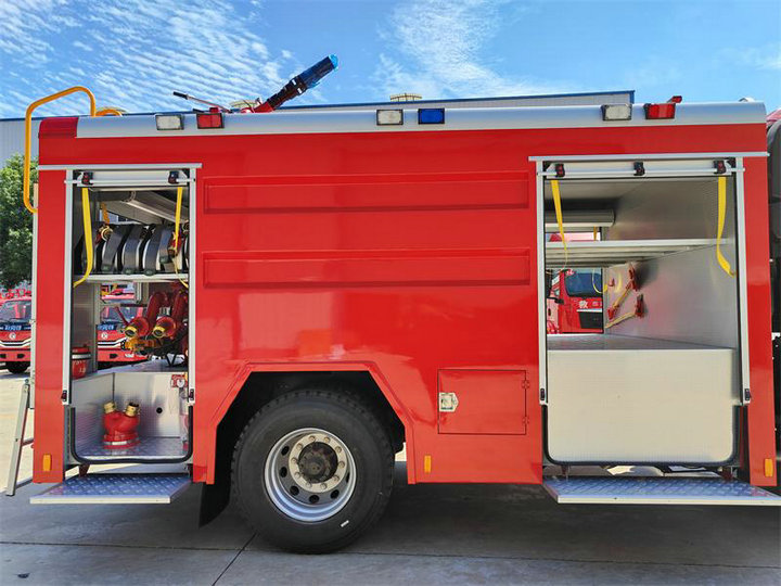 4500L fire engine Isuzu truck (18) 4500L fire engine Isuzu truck (18)