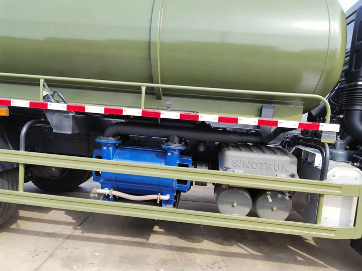 HOWO Vacuum Sucker Truck (8)