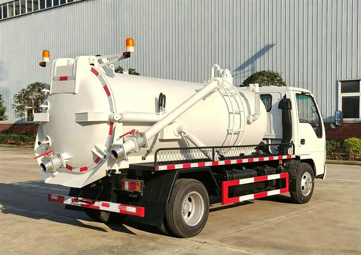 ISUZU mini sewage vacuum tank truck (8)