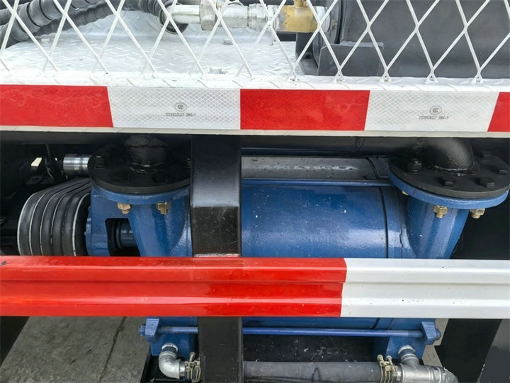 Isuzu Combination Sewer Vaccum Jetter Truck Flushing Cleaning 6000L Sewage+4000L Clean Water (5) Isuzu Combination Sewer Vaccum Jetter Truck Flushing Cleaning 6000L Sewage+4000L Clean Water (5)