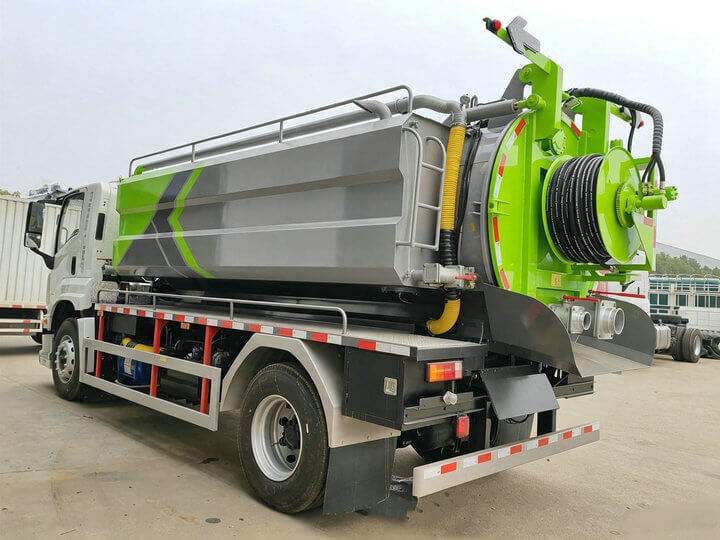 ISUZU FTR Combined Sewer Jetting and Vacuum Truck 8000L Sewage+4000L Clean Water (12) ISUZU FTR Combined Sewer Jetting and Vacuum Truck 8000L Sewage+4000L Clean Water (12)