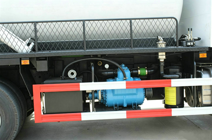 Isuzu GIGA 6x4 20000L Vacuum Suction Septic Truck (18) Isuzu GIGA 6x4 20000L Vacuum Suction Septic Truck (18)