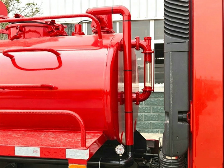 HOWO 5 CBM Sludge Sewage Septic Vacuum Suction Tanker Truck (11)
