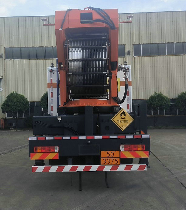 ANFO Explosive Delivery Truck for Onsite Mixing and Loading (14)