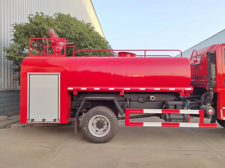 HOWO 4x4 Tanker Fire Truck (8)