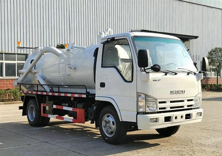 ISUZU mini sewage vacuum tank truck (2)