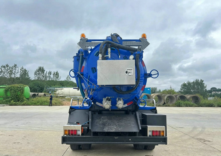 ISUZU Combination Jetting Vacuum Tanker Truck (11)