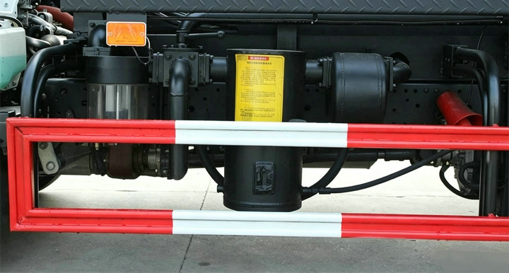Isuzu NKR Vacuum Suction Truck 3KL Cesspit Tank Truck (8)
