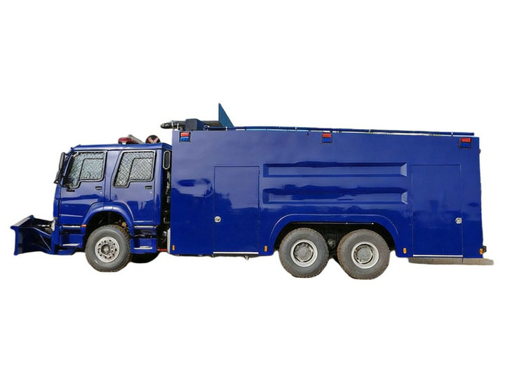 HOWO Anti Riot Water Cannon Vehicle 12000 Water +400 L Foam+ 100L Pepper Water