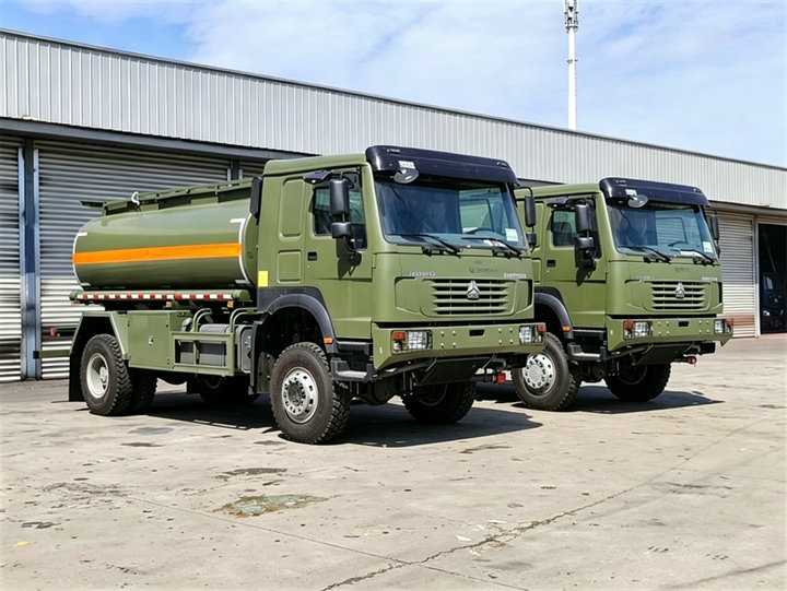 HOWO 4x4 Fuel truck Refueling Bowser (9)
